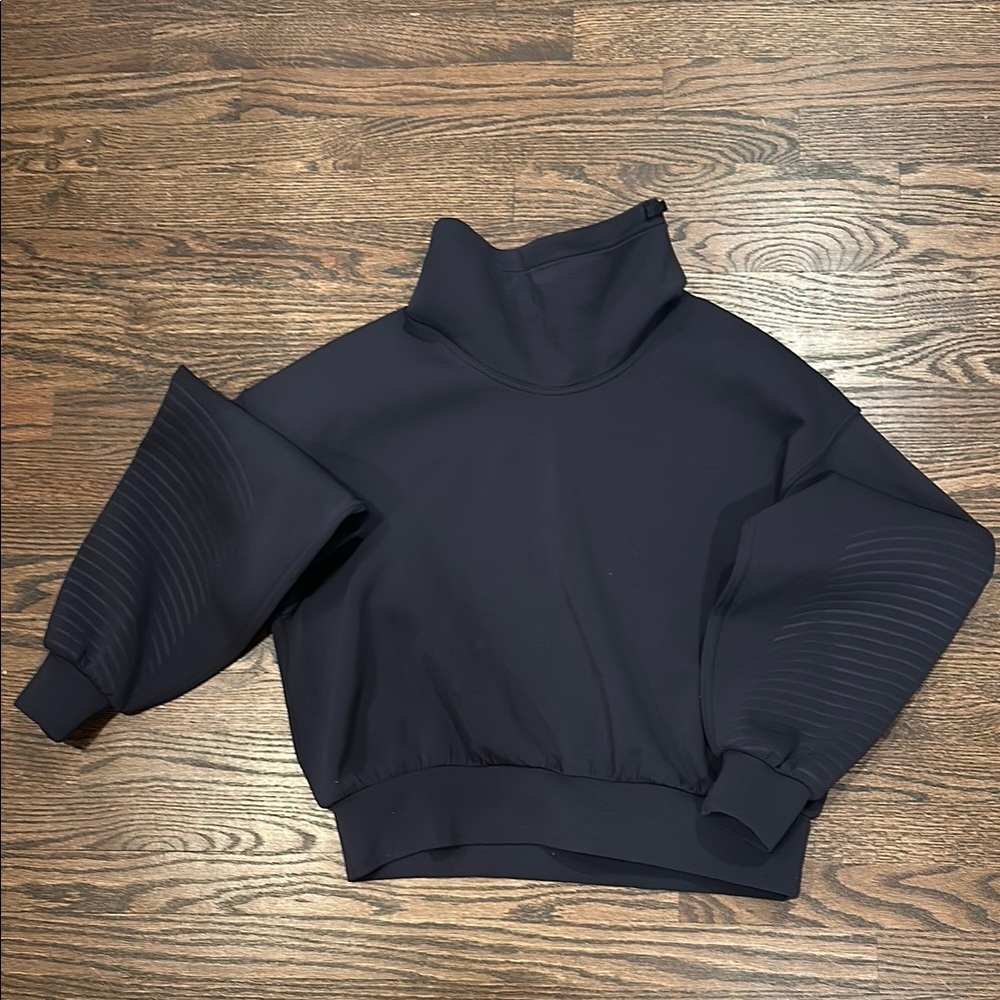 Lululemon Women's cropped Black  Sweater